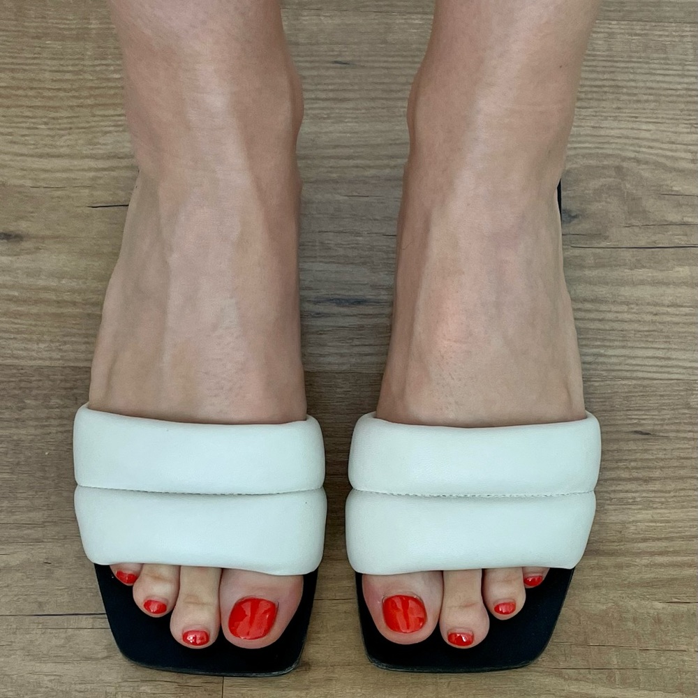 Marc Fisher Black and white sandals. Size 8